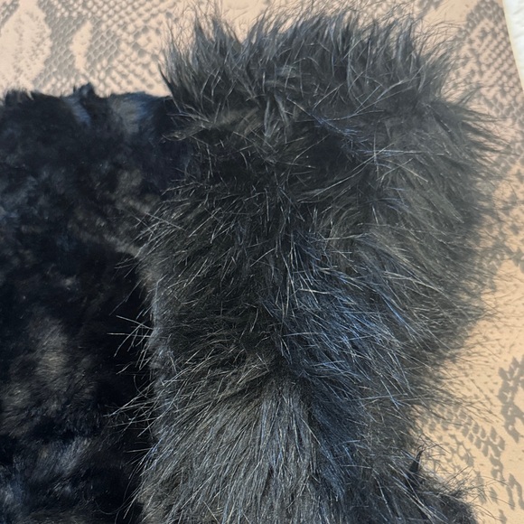 Neiman Marcus target Skaist Taylor Women’s Black Faux Fur Vest with Pink Lining - Picture 6 of 8